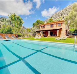 4 Bedroom Villa with Pool, near Pollensa, sleeps 8